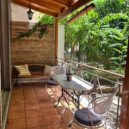 Quiet Apartment With Garden View In Kolonaki アテネ エクステリア 写真