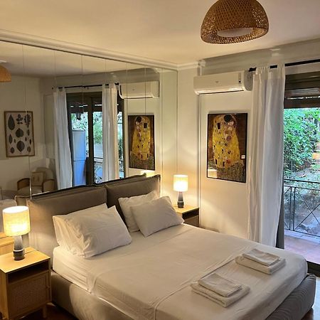 Quiet Apartment With Garden View In Kolonaki アテネ エクステリア 写真