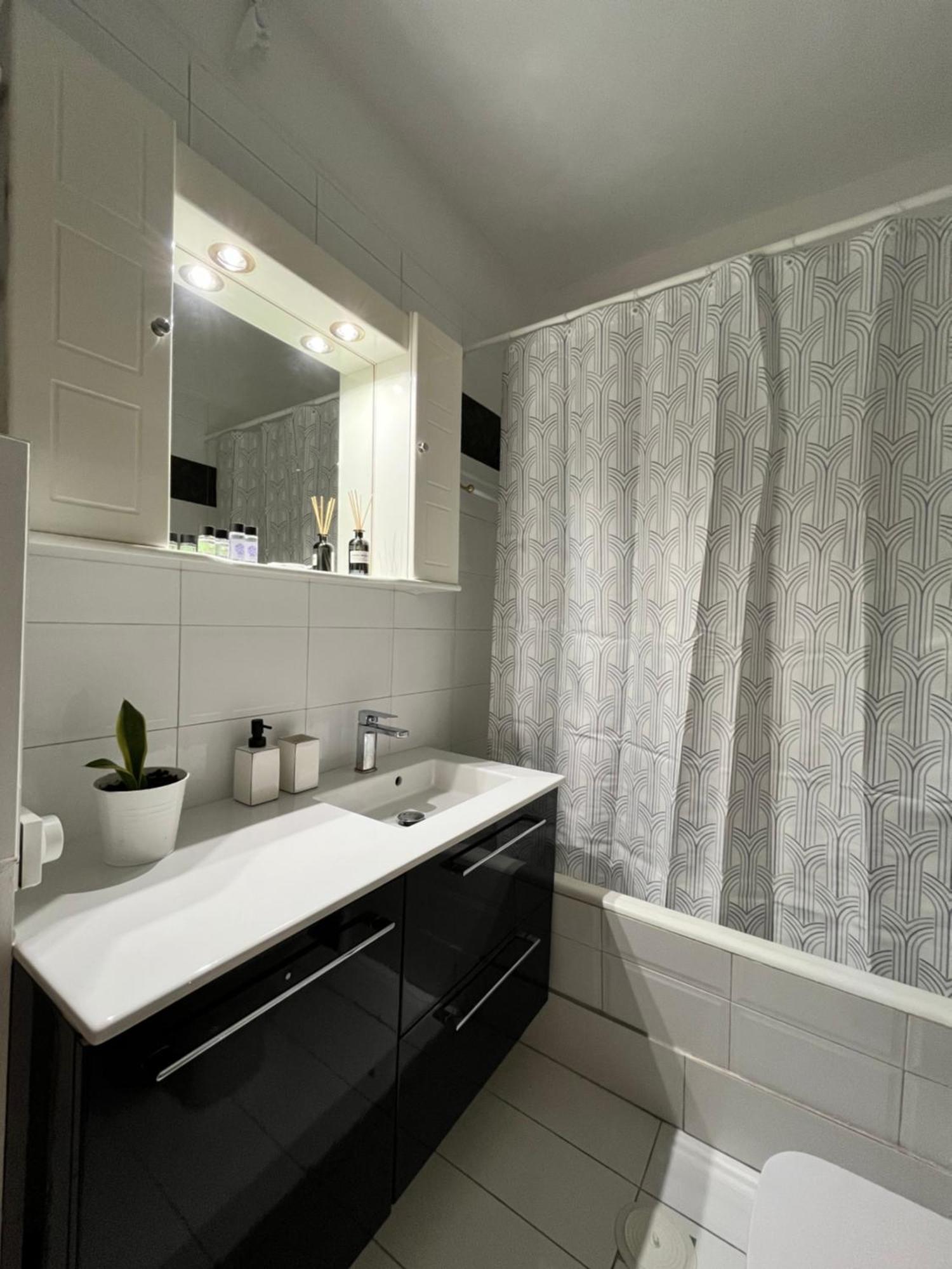Quiet Apartment With Garden View In Kolonaki アテネ エクステリア 写真