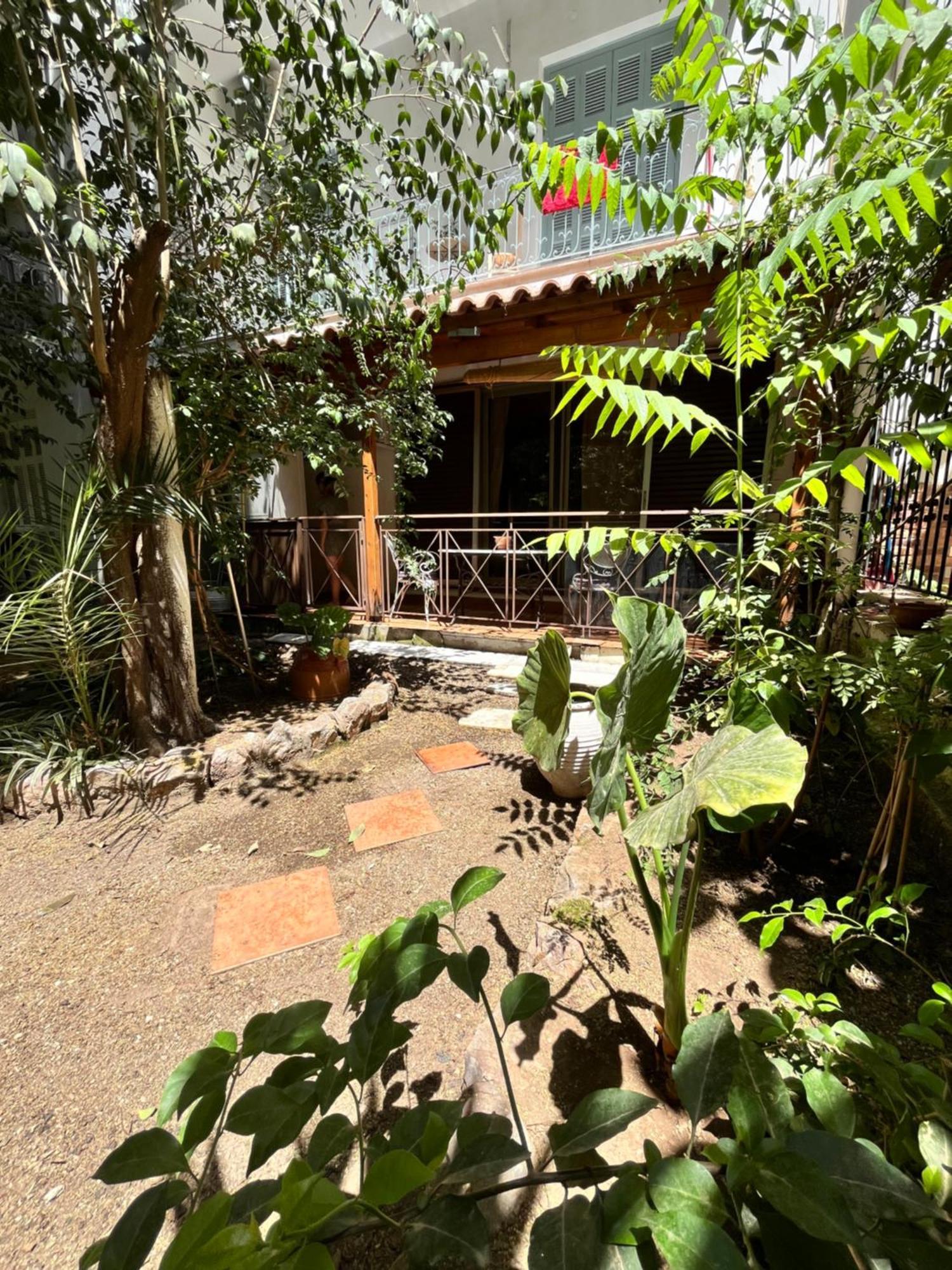 Quiet Apartment With Garden View In Kolonaki アテネ エクステリア 写真