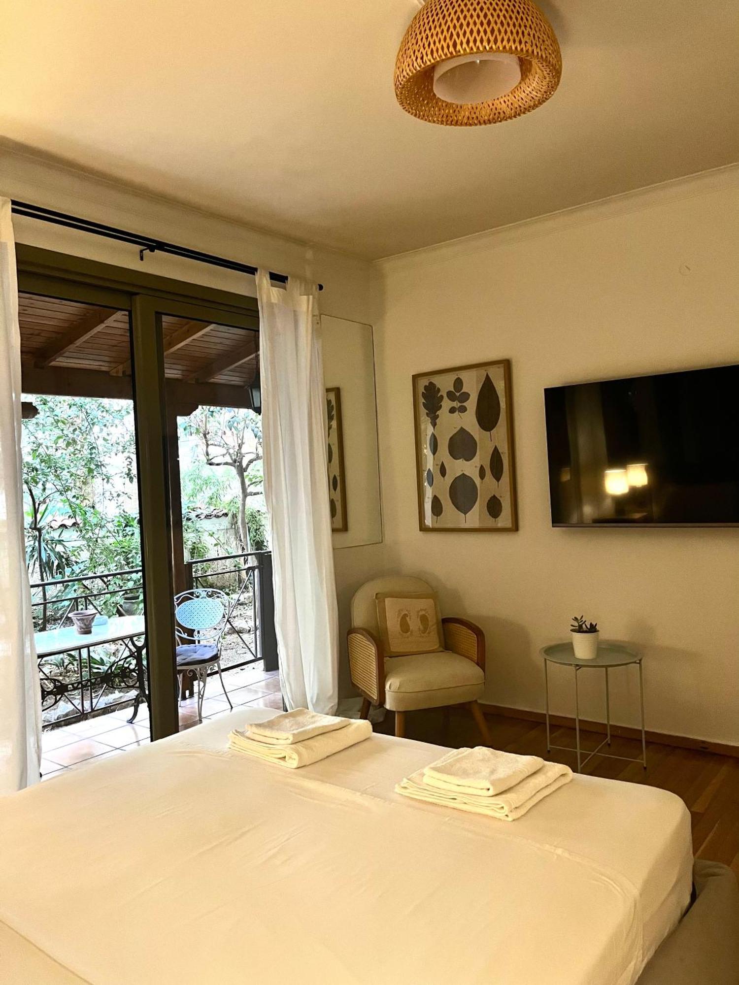 Quiet Apartment With Garden View In Kolonaki アテネ エクステリア 写真